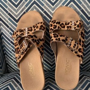 Pre-owned Vionic calf skin leopard slide sandals